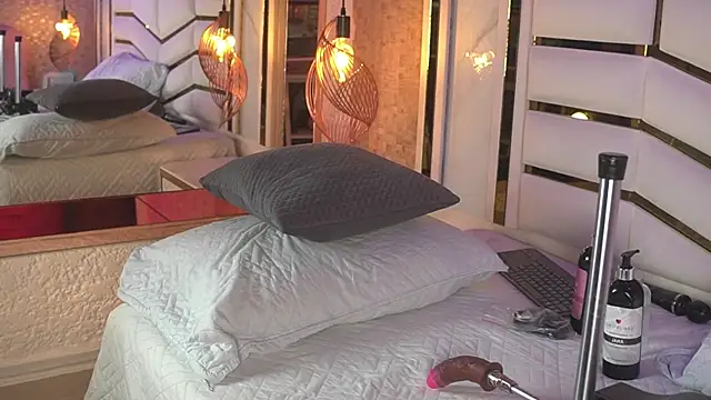 Snapshot of luciana_agudelo chatting on June 6, 7:29 pm luciana agudelo online show from June 6, 7:29 pm