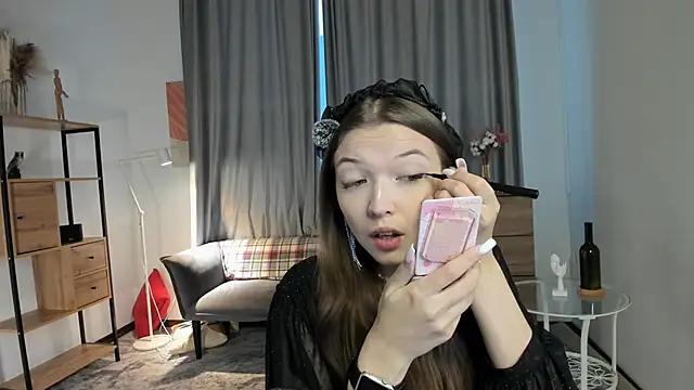 SalliePrutt online show from December 18, 7:25 am