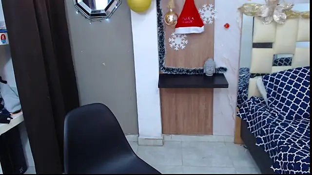 Snapshot of sweett_love_ chatting on November 24, 4:23 am sweett love online show from November 24, 4:23 am