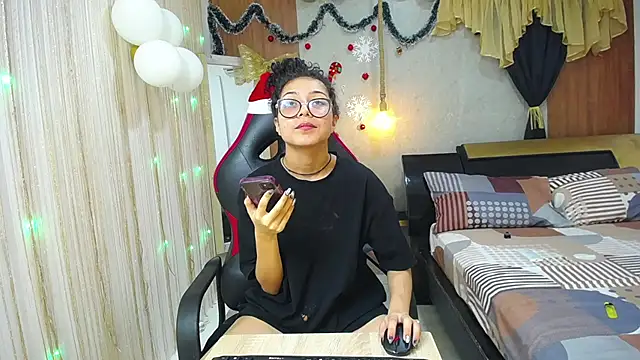 Snapshot of sweett_love_ chatting on December 1, 5:12 am sweett love online show from December 1, 5:12 am