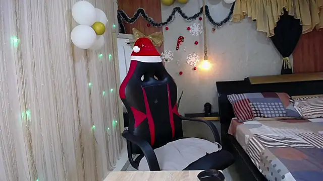 Snapshot of sweett_love_ chatting on December 4, 4:44 am sweett love online show from December 4, 4:44 am