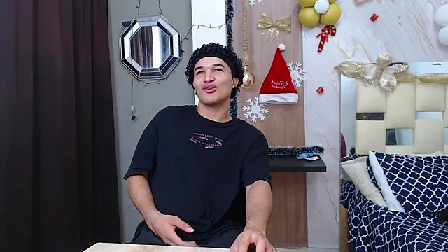 Snapshot of sweett_love_ chatting on December 5, 3:26 am sweett love online show from December 5, 3:26 am