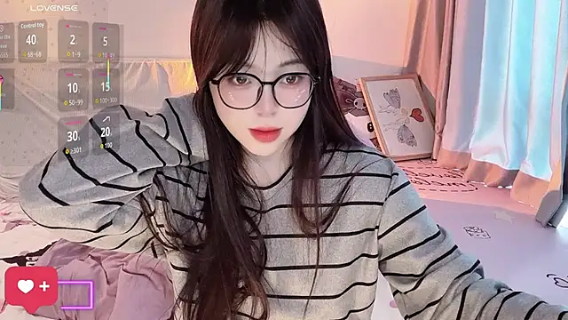 Snapshot of -Angela chatting on November 27, 3:41 am -Angela online show from November 27, 3:41 am