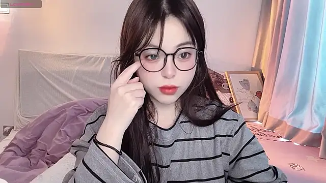 Snapshot of -Angela chatting on November 28, 4:26 am -Angela online show from November 28, 4:26 am