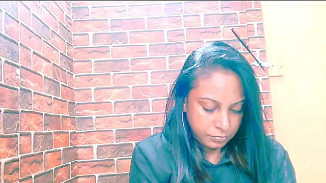 Snapshot of indian_spice_girl chatting on May 8, 7:14 am indian spice girl online show from May 8, 7:14 am