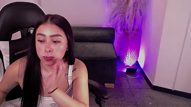 vallolett online show from November 20, 6:18 pm