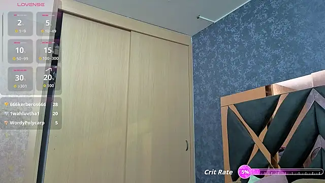 Snapshot of alicee_foox chatting on June 5, 6:57 pm alicee foox online show from June 5, 6:57 pm