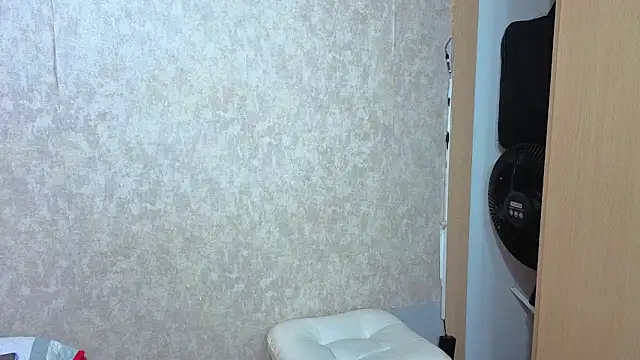 Snapshot of alicee_foox chatting on June 19, 7:39 pm alicee foox online show from June 19, 7:39 pm