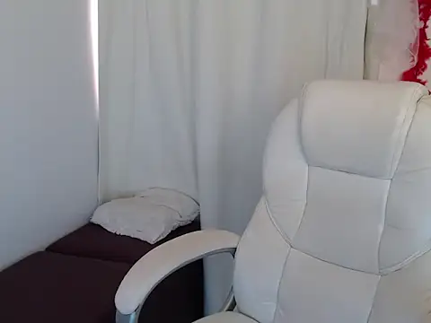 Snapshot of Perla_2026 chatting on December 3, 8:40 pm Perla 2026 online show from December 3, 8:40 pm