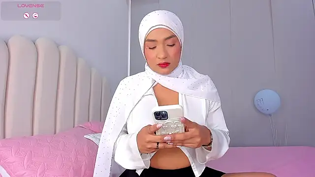 Snapshot of Amira-Zahra chatting on May 24, 7:19 pm Amira-Zahra online show from May 24, 7:19 pm