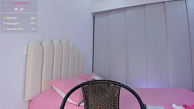 Snapshot of Amira-Zahra chatting on May 27, 1:57 am Amira-Zahra online show from May 27, 1:57 am