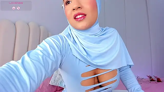 Snapshot of Amira-Zahra chatting on June 12, 10:41 pm Amira-Zahra online show from June 12, 10:41 pm