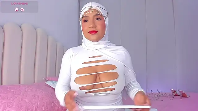 Snapshot of Amira-Zahra chatting on June 15, 10:12 pm Amira-Zahra online show from June 15, 10:12 pm