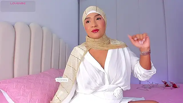 Snapshot of Amira-Zahra chatting on June 16, 10:45 pm Amira-Zahra online show from June 16, 10:45 pm