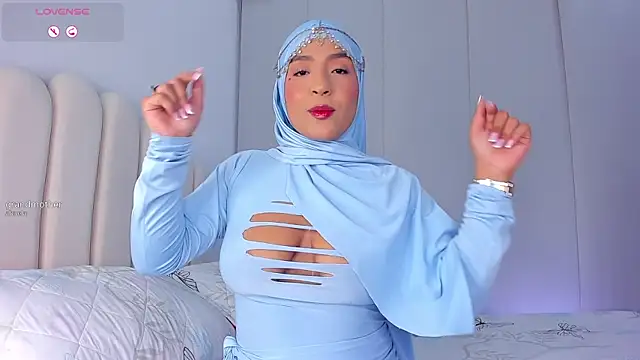 Snapshot of Amira-Zahra chatting on August 3, 10:24 pm Amira-Zahra online show from August 3, 10:24 pm