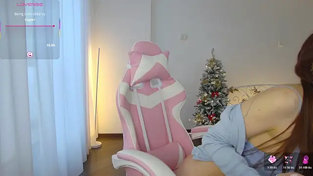 Snapshot of NamiHatter chatting on December 16, 7:46 am NamiHatter online show from December 16, 7:46 am