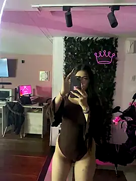 Snapshot of KyliePinkk_ chatting on December 13, 10:59 pm KyliePinkk online show from December 13, 10:59 pm