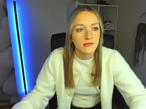 Snapshot of EvelynBlond chatting on November 26, 6:25 am EvelynBlond online show from November 26, 6:25 am