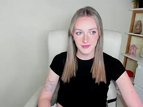 Snapshot of EvelynBlond chatting on November 28, 1:36 pm EvelynBlond online show from November 28, 1:36 pm