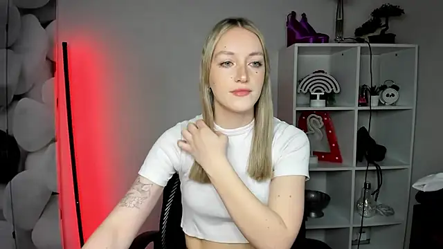 EvelynBlond online show from February 13, 10:22 am