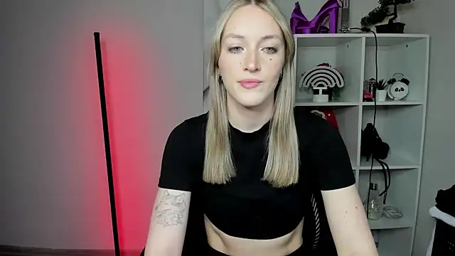 EvelynBlond online show from March 2, 6:25 am