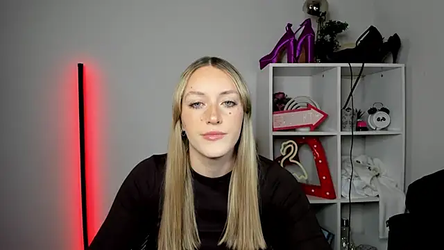 EvelynBlond online show from April 29, 12:31 pm