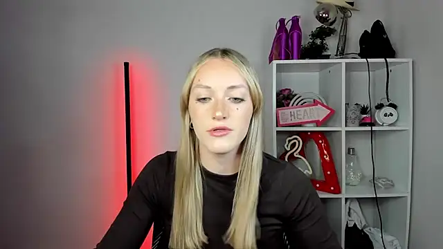 Snapshot of EvelynBlond chatting on May 27, 12:35 pm EvelynBlond online show from May 27, 12:35 pm