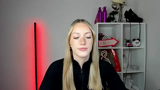 Snapshot of EvelynBlond chatting on June 1, 12:40 pm EvelynBlond online show from June 1, 12:40 pm