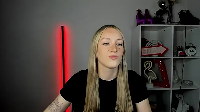 Snapshot of EvelynBlond chatting on June 15, 12:40 pm EvelynBlond online show from June 15, 12:40 pm