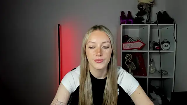 EvelynBlond online show from June 19, 12:42 pm