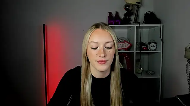 EvelynBlond online show from June 23, 10:24 am