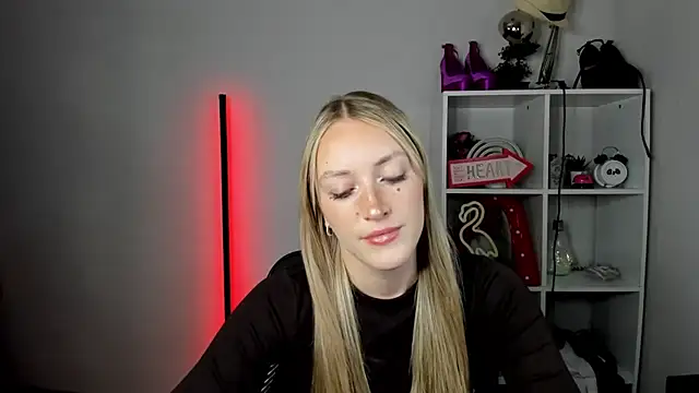 EvelynBlond online show from June 24, 12:37 pm