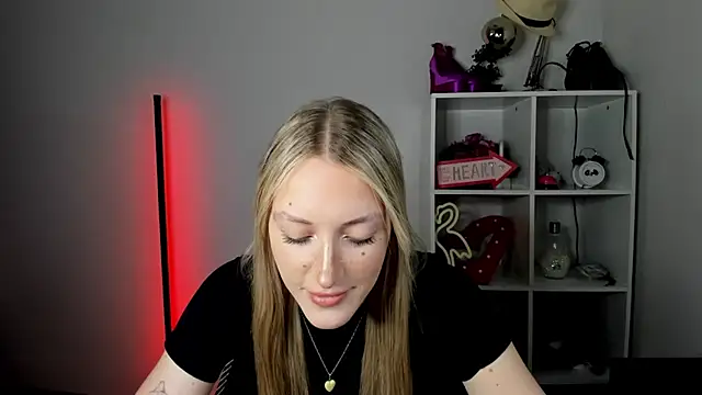 EvelynBlond online show from June 30, 12:39 pm