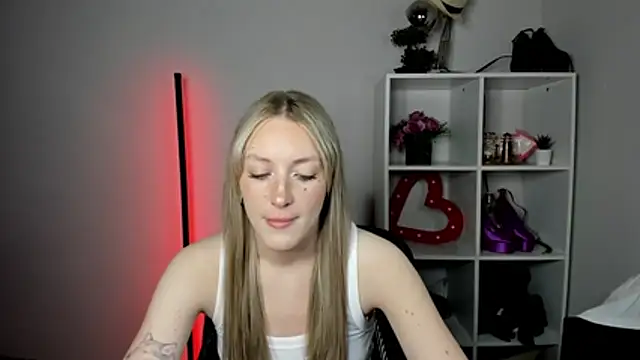 EvelynBlond online show from July 9, 12:42 pm