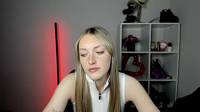 EvelynBlond online show from July 10, 12:41 pm