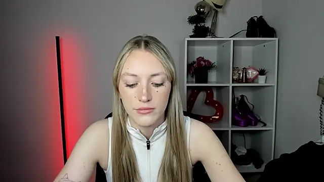 EvelynBlond online show from July 14, 2:01 pm