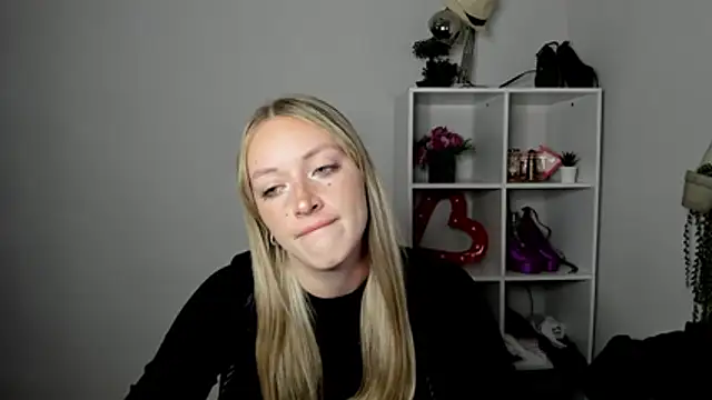 EvelynBlond online show from July 16, 12:33 pm
