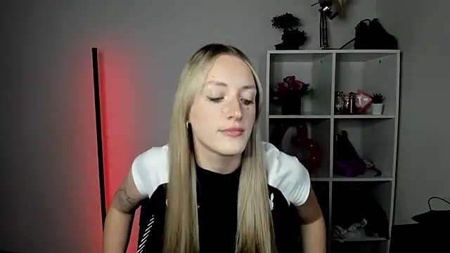 EvelynBlond online show from July 23, 12:58 pm