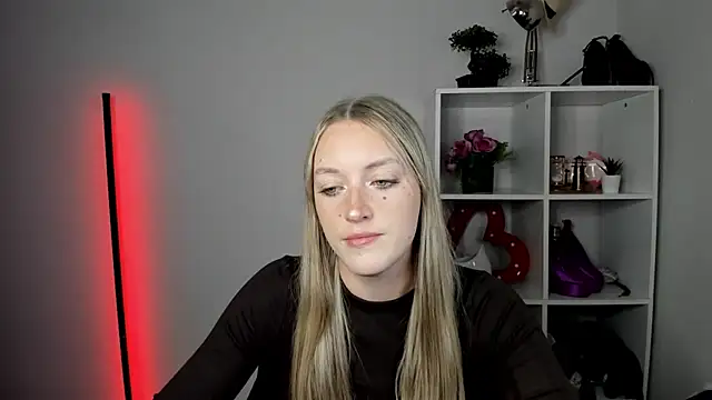 EvelynBlond online show from July 27, 12:45 pm