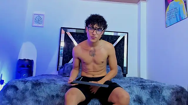 Snapshot of eliasferragamo chatting on November 27, 8:11 pm eliasferragamo online show from November 27, 8:11 pm