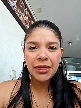 Snapshot of Layla-daring chatting on December 14, 4:23 pm Layla-daring online show from December 14, 4:23 pm