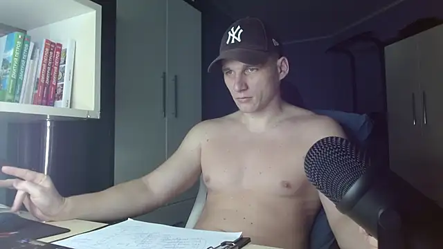 Snapshot of Poliglotjoe1 chatting on November 28, 4:26 am Poliglotjoe1 online show from November 28, 4:26 am