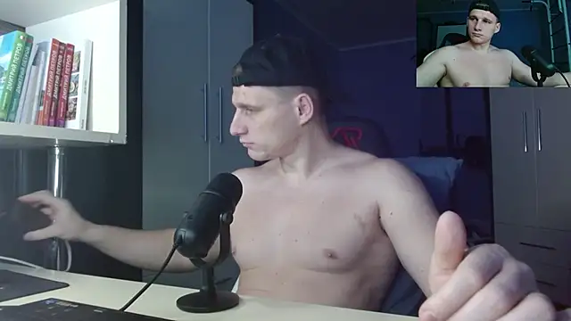 Snapshot of Poliglotjoe1 chatting on December 4, 10:02 am Poliglotjoe1 online show from December 4, 10:02 am