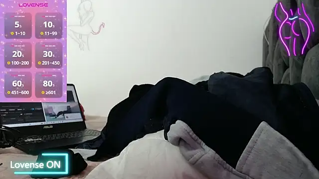 Snapshot of Scarlett_mus chatting on February 7, 12:42 pm Scarlett mus online show from February 7, 12:42 pm