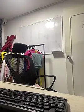 Snapshot of charlie_bass chatting on December 5, 4:10 am charlie bass online show from December 5, 4:10 am