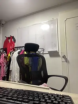 Snapshot of charlie_bass chatting on December 19, 4:30 am charlie bass online show from December 19, 4:30 am