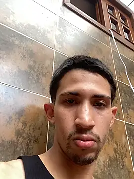 Snapshot of charlie_bass chatting on December 22, 3:09 pm charlie bass online show from December 22, 3:09 pm