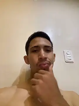 Snapshot of charlie_bass chatting on April 4, 8:56 am charlie bass online show from April 4, 8:56 am