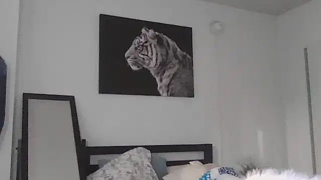 cryptokimgirl online show from March 9, 3:38 pm