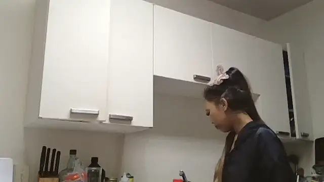 cryptokimgirl online show from March 10, 8:41 am